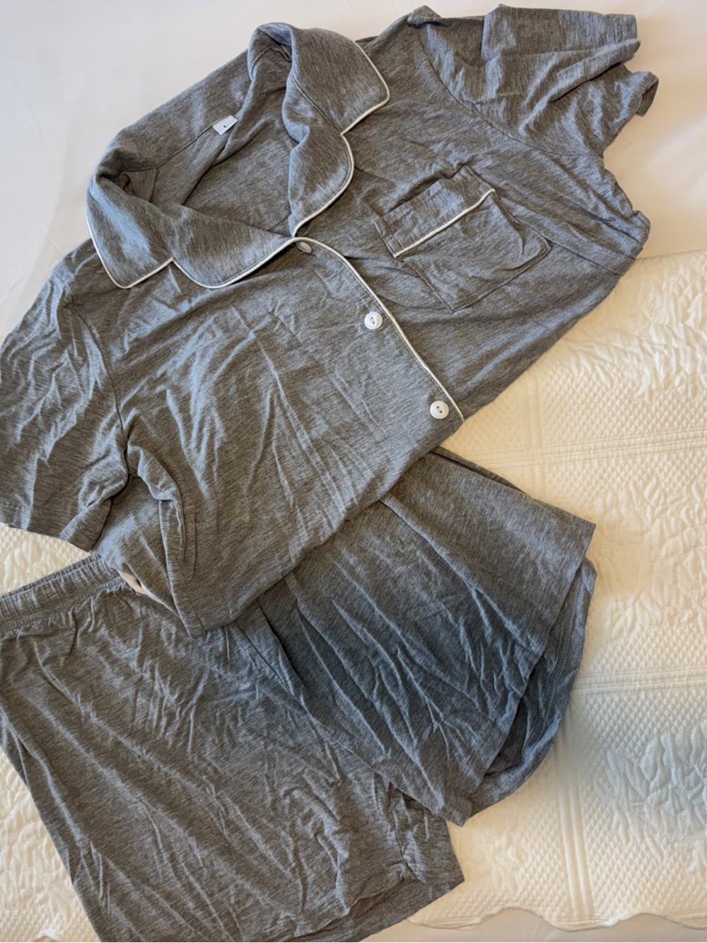 Amazon Gray Short-Sleeve Women’s Pajama Set with Contrast Piping